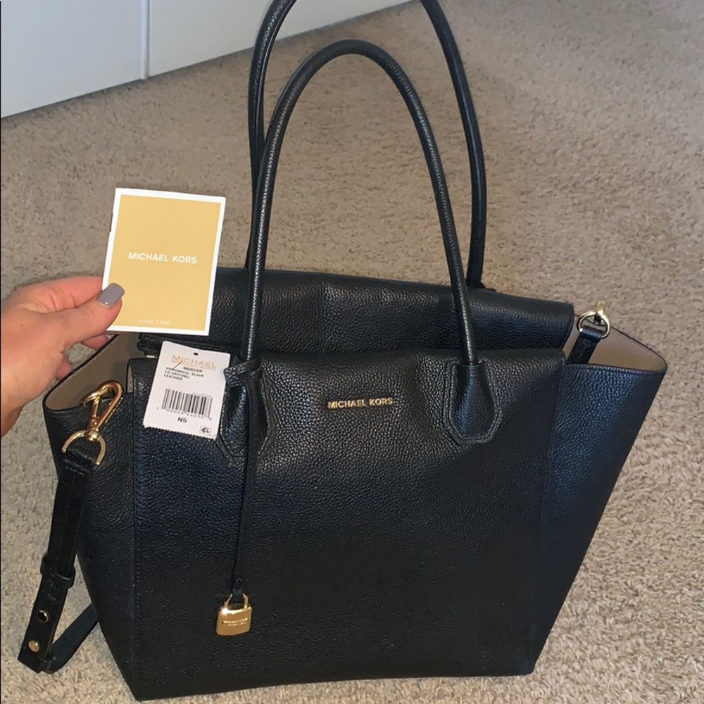 GORGEOUS Black Michael Kors purse
